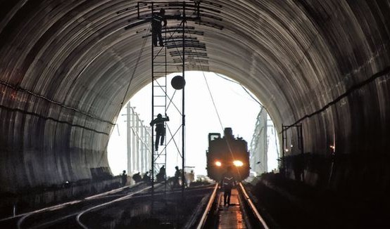 The Composition Of The Tunnel Roof Support